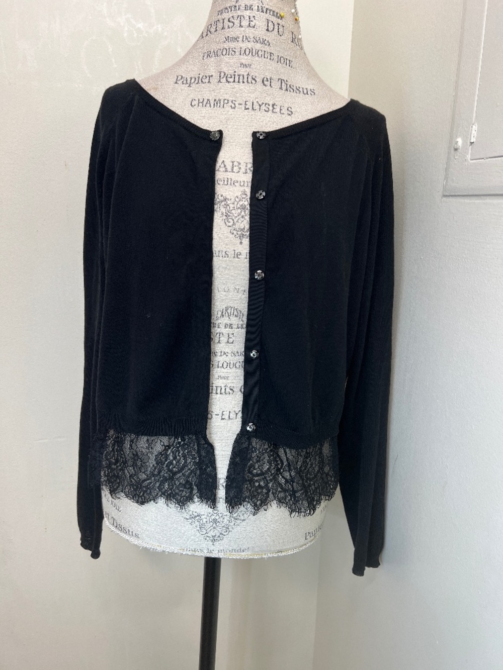 Oltre black one button and snaps viscose blend cardigan with lace trim